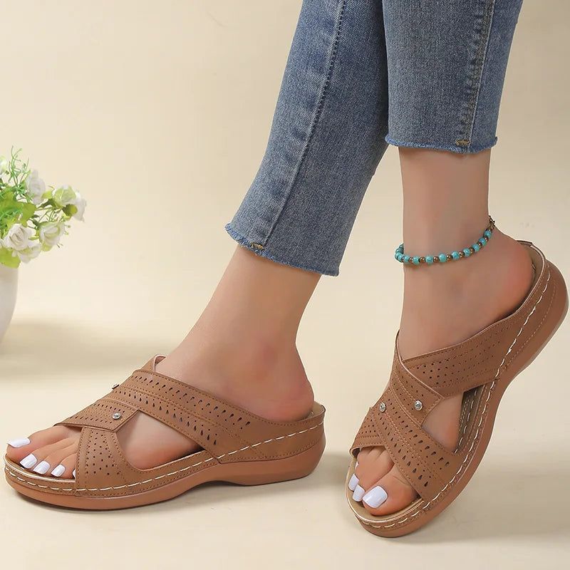 Rémi | Women's Perforated Cross-Strap Comfort Sandal
