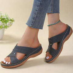 Rémi | Women's Perforated Cross-Strap Comfort Sandal